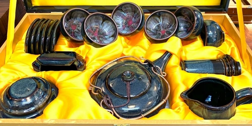 bộ ấm chén hoa nở trong lòng chén