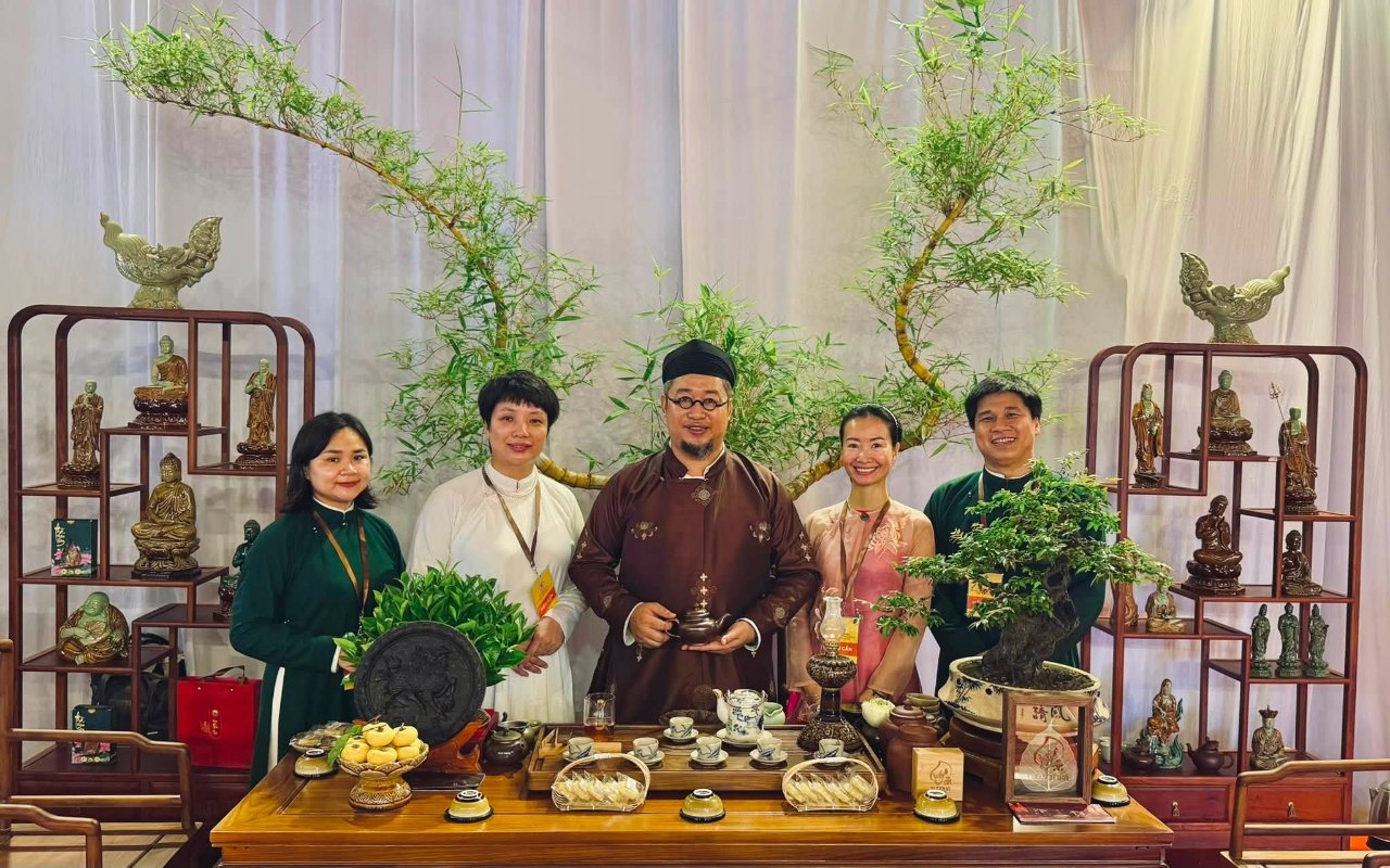 Chè kho Bằng An bên bàn trà Việt