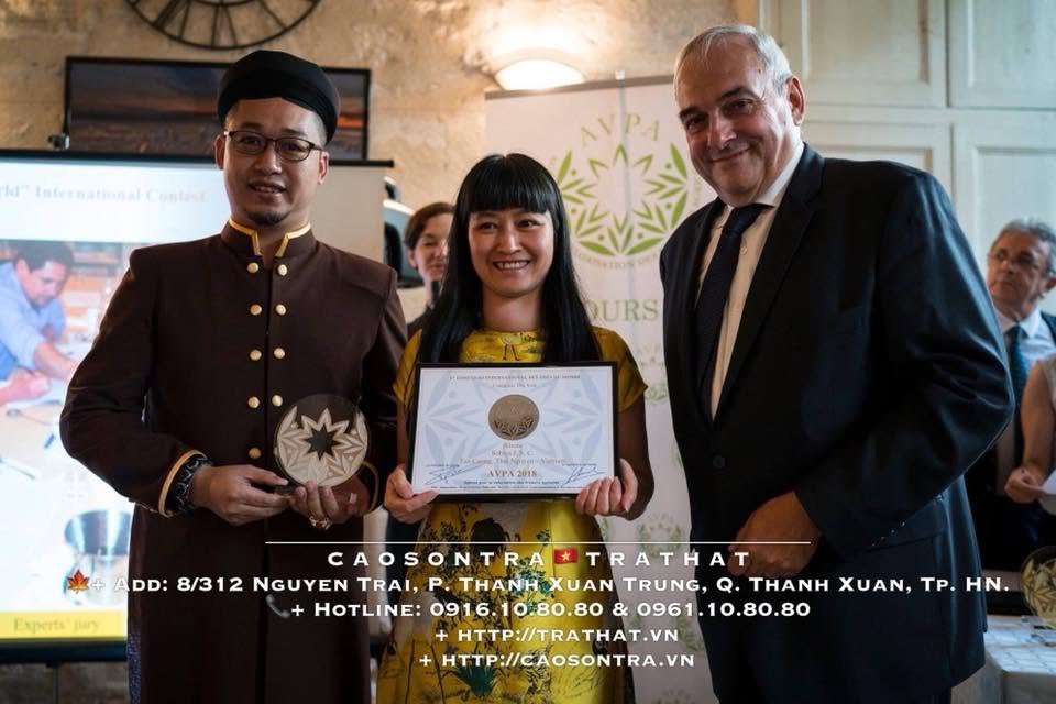 Nghệ nhân nhận giải tại AVPA Paris