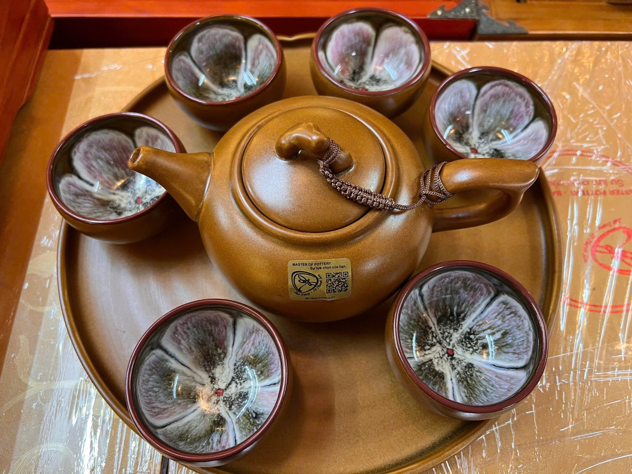 Bộ ấm chén pha trà của nghệ nhân Tô Thanh Sơn